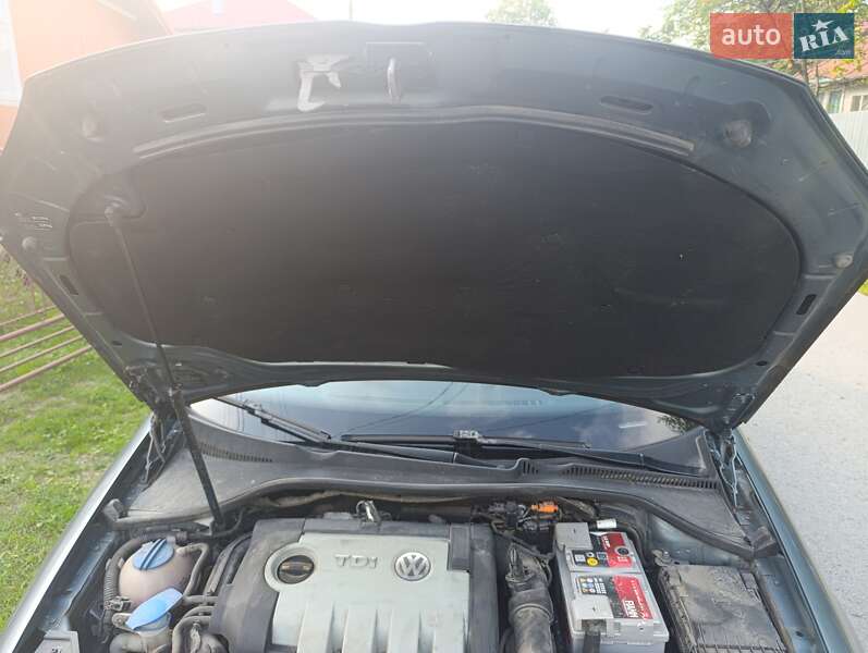 Седан Volkswagen Jetta 2009 в Львові