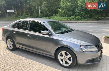 Седан Volkswagen Jetta 2013 в Львове