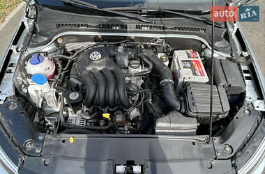 Седан Volkswagen Jetta 2013 в 