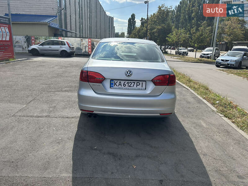 Седан Volkswagen Jetta 2013 в Киеве