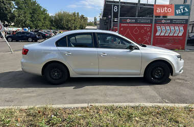 Седан Volkswagen Jetta 2013 в 
