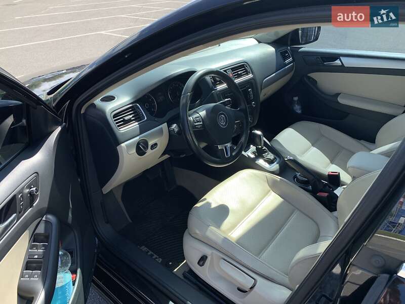 Седан Volkswagen Jetta 2014 в Дніпрі