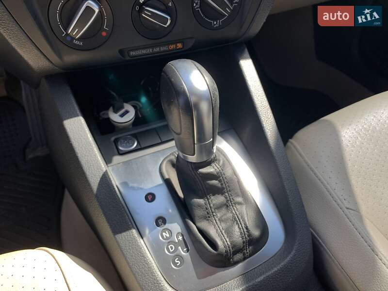 Седан Volkswagen Jetta 2014 в Дніпрі