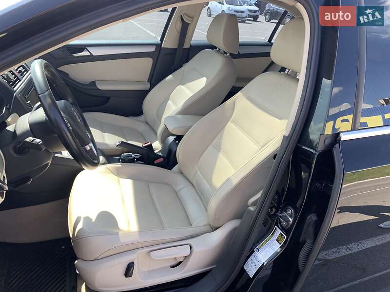Седан Volkswagen Jetta 2014 в Дніпрі