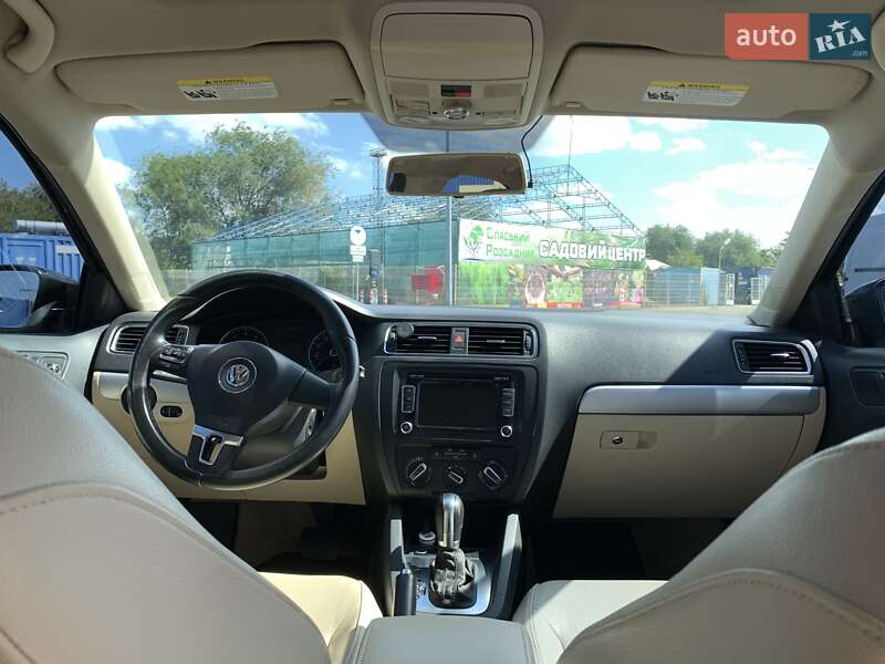 Седан Volkswagen Jetta 2014 в Дніпрі