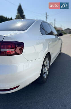 Седан Volkswagen Jetta 2016 в 