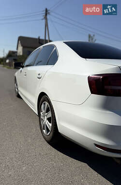 Седан Volkswagen Jetta 2016 в 
