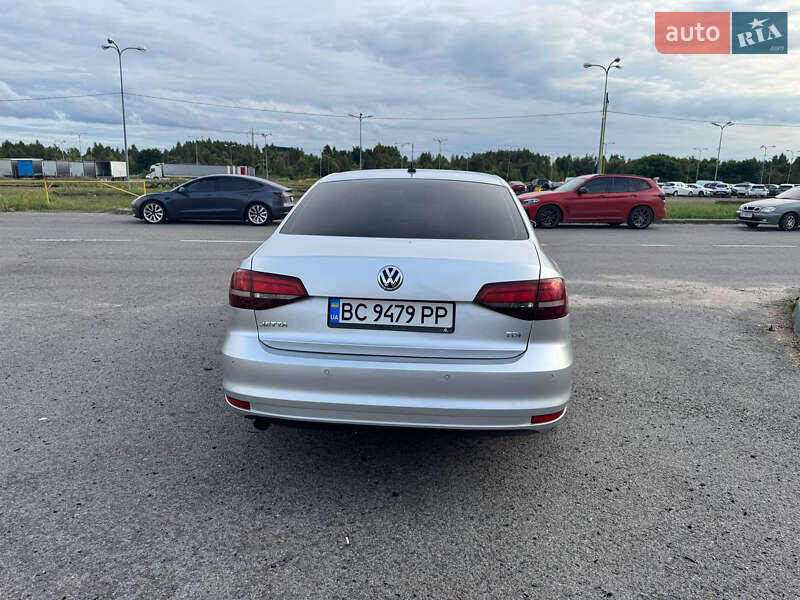 Седан Volkswagen Jetta 2016 в Львове