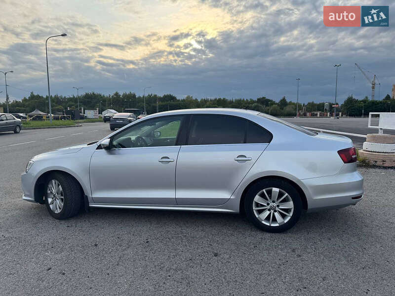 Седан Volkswagen Jetta 2016 в Львове