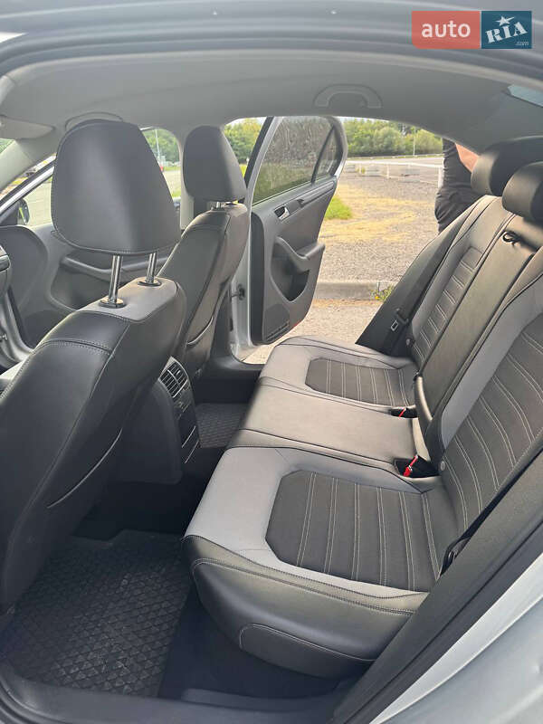 Седан Volkswagen Jetta 2016 в Львове