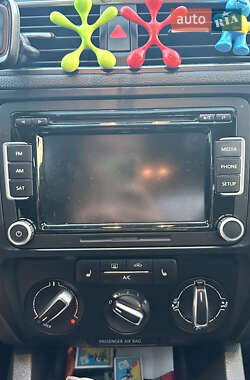 Седан Volkswagen Jetta 2013 в 