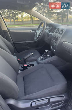 Седан Volkswagen Jetta 2014 в 