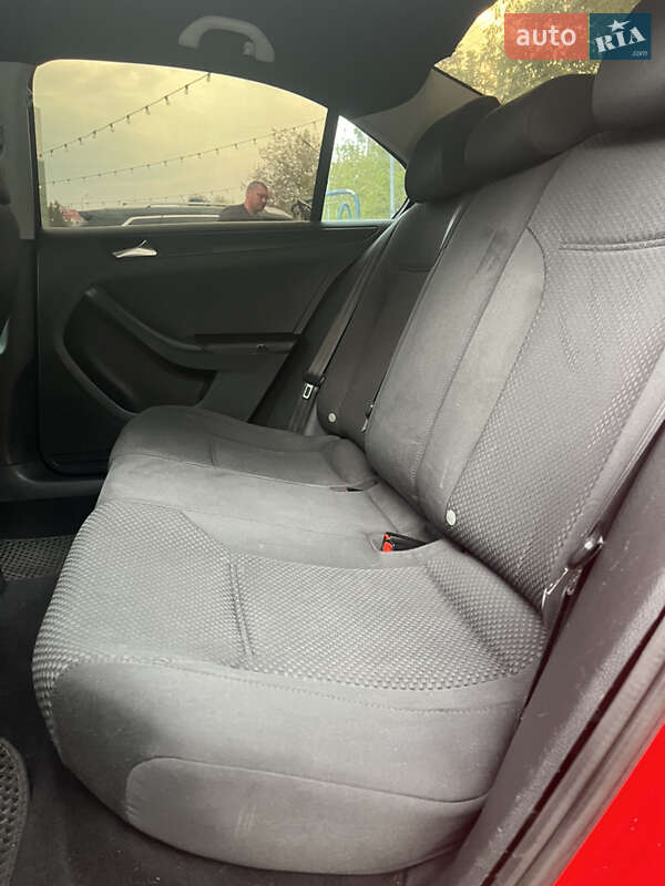 Седан Volkswagen Jetta 2012 в Днепре