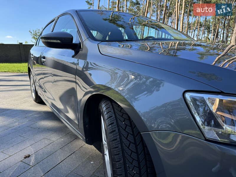 Седан Volkswagen Jetta 2011 в Житомире