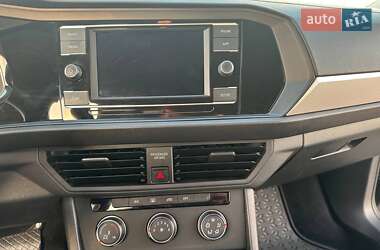 Седан Volkswagen Jetta 2019 в 