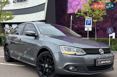 Седан Volkswagen Jetta 2012 в 