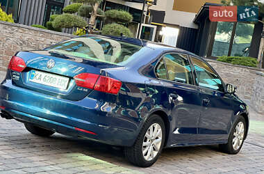 Седан Volkswagen Jetta 2012 в 