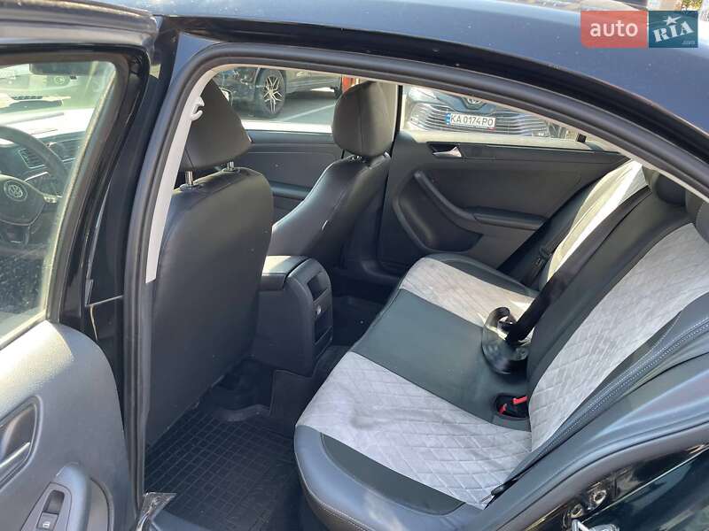 Седан Volkswagen Jetta 2015 в Києві