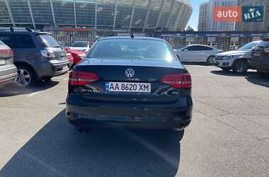 Седан Volkswagen Jetta 2015 в 
