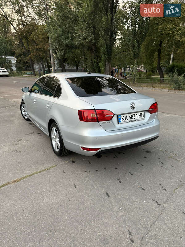 Седан Volkswagen Jetta 2011 в Києві