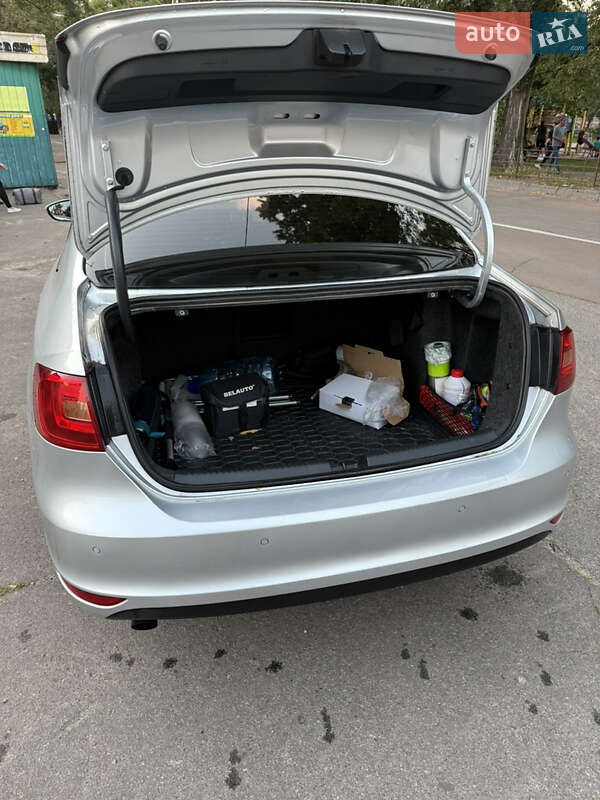 Седан Volkswagen Jetta 2011 в Києві