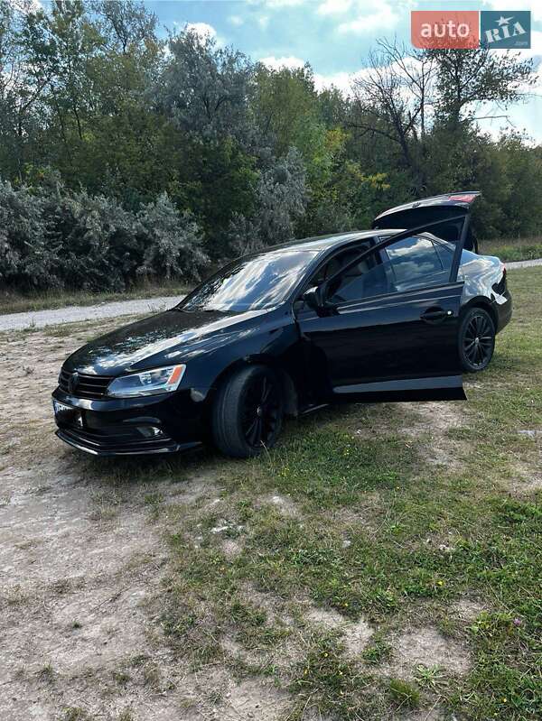 Седан Volkswagen Jetta 2015 в Дніпрі