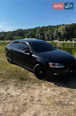 Седан Volkswagen Jetta 2015 в 