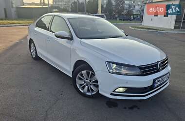 Седан Volkswagen Jetta 2016 в 