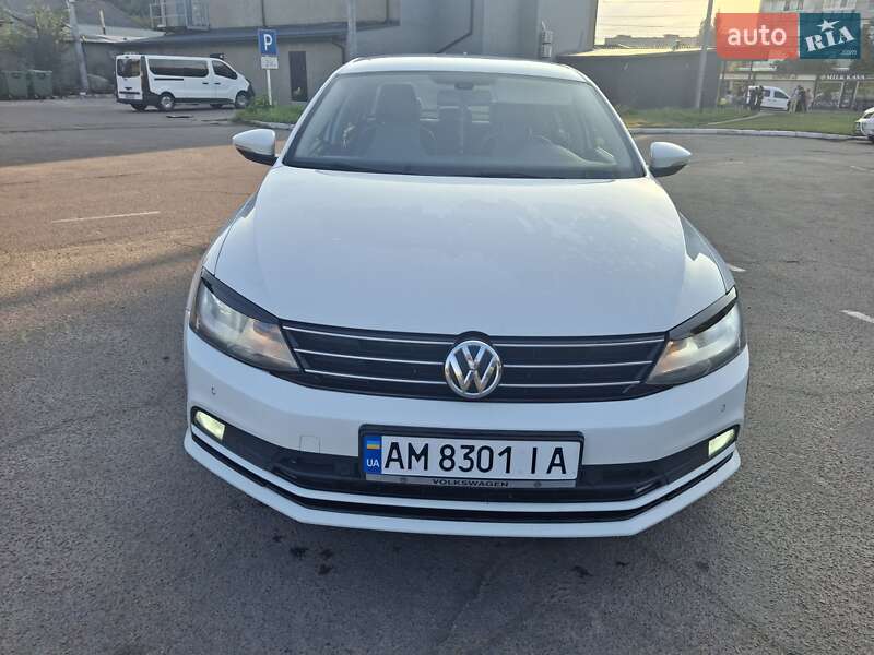 Седан Volkswagen Jetta 2016 в Житомире