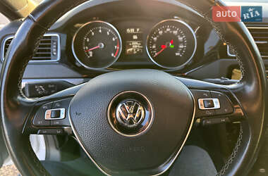 Седан Volkswagen Jetta 2016 в 