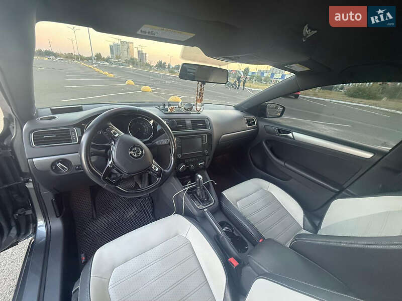 Седан Volkswagen Jetta 2016 в Киеве