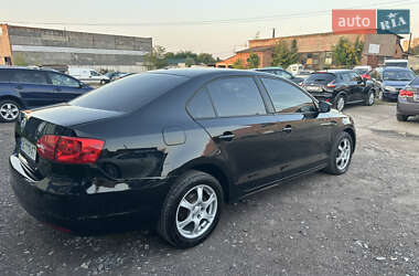 Седан Volkswagen Jetta 2012 в 