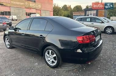 Седан Volkswagen Jetta 2012 в 