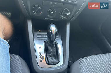 Седан Volkswagen Jetta 2012 в 