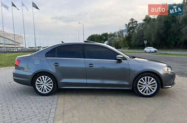 Седан Volkswagen Jetta 2015 в 