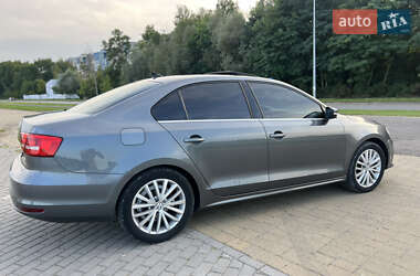 Седан Volkswagen Jetta 2015 в 
