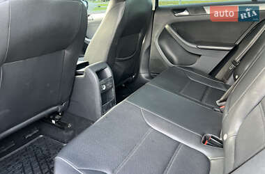 Седан Volkswagen Jetta 2015 в 