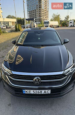 Седан Volkswagen Jetta 2023 в 