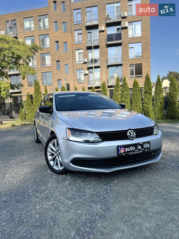 Седан Volkswagen Jetta 2012 в 