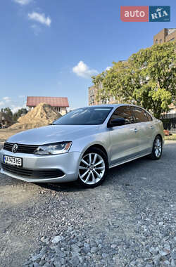 Седан Volkswagen Jetta 2012 в 
