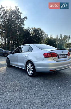 Седан Volkswagen Jetta 2012 в 