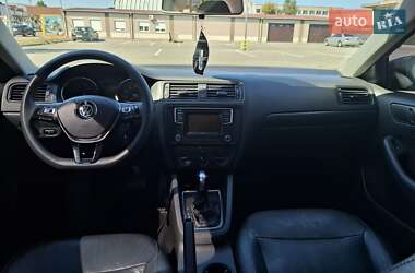Седан Volkswagen Jetta 2016 в 