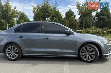 Седан Volkswagen Jetta 2015 в 