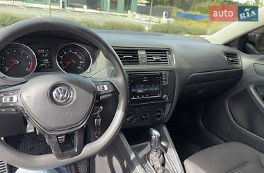 Седан Volkswagen Jetta 2015 в 