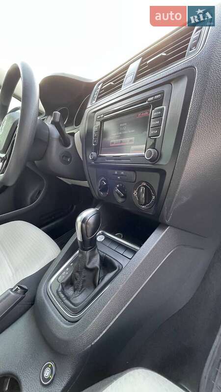 Седан Volkswagen Jetta 2014 в Львові