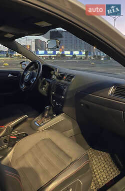Седан Volkswagen Jetta 2011 в 