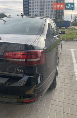 Седан Volkswagen Jetta 2016 в 