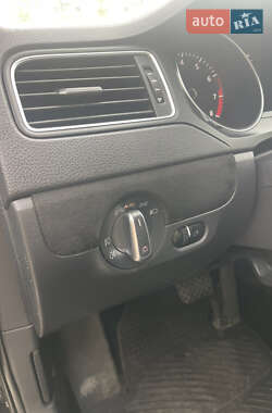 Седан Volkswagen Jetta 2016 в 