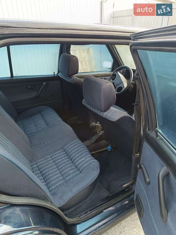 Седан Volkswagen Jetta 1991 в Ровно