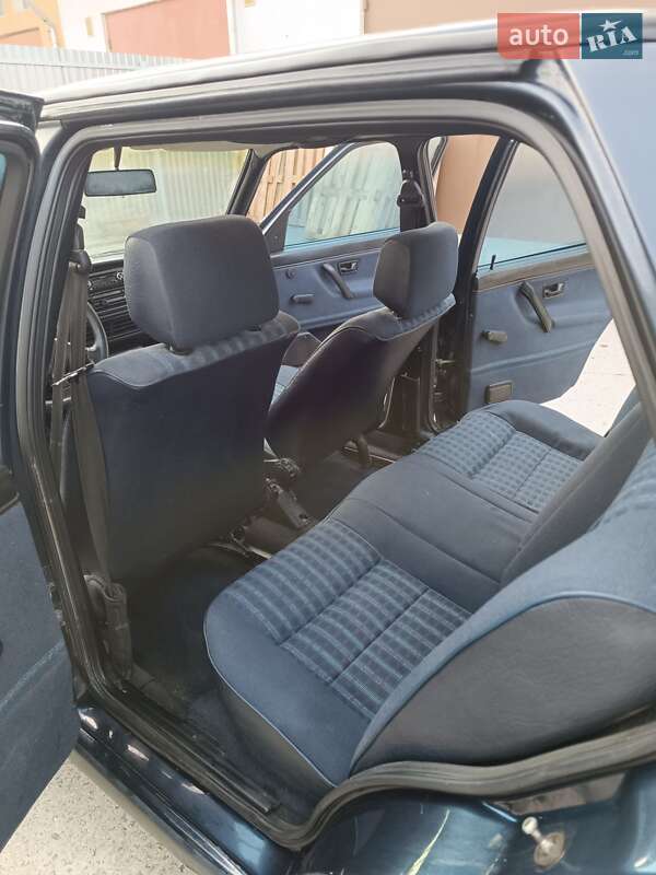 Седан Volkswagen Jetta 1991 в Ровно